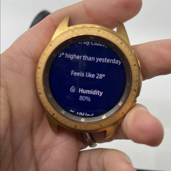 Samsung Galaxy watch and charger dock - Picture 6 of 9